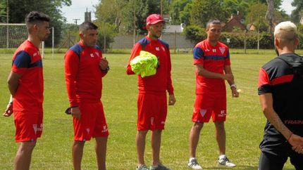 Salomón espera con ansias un delantero de área. Salomón espera con ansias un delantero de área.
