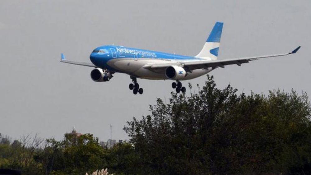 Partió a Moscú el vuelo que traerá el reactivo para la Sputnik.