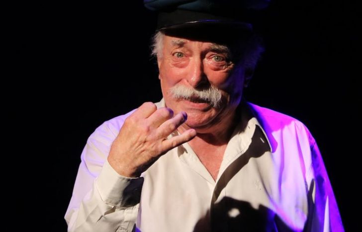 La primera presentación estará a cargo del actor lomense, Eduardo Nicolau.