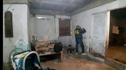 Gracias a la geolocalización del celular de una víctima y del rastreo satelital del auto de otros de los cautivos, se pudo localizar el sitio de cautiverio.