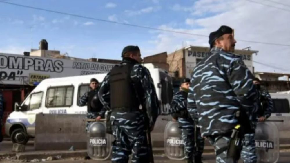 Importante operativo de la Policía Federal en la feria La Salada.
