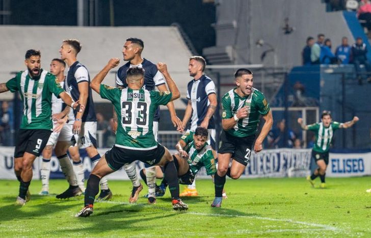 Ignacio Rodríguez festeja el gol del empate de Banfield.
