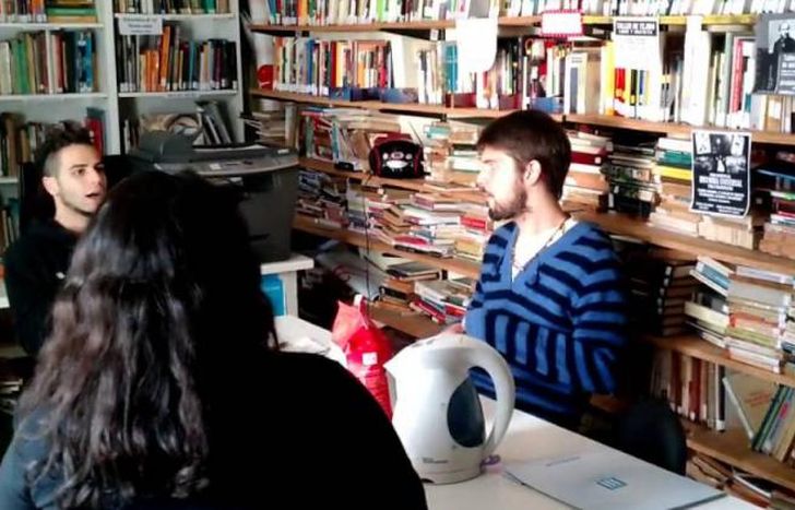 Vuelven a la biblioteca ubicada en Cané 967, Banfield.