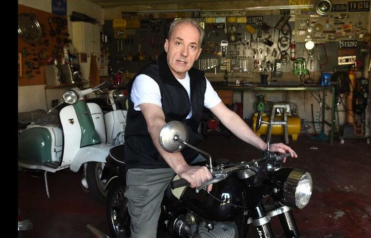 montado sobre la figurita difícil, una tehuelche de 75 centímetros cúbicos A lubricación POR engranaje.