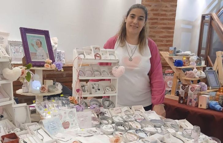 Un paseo de compras con múltiples rubros.