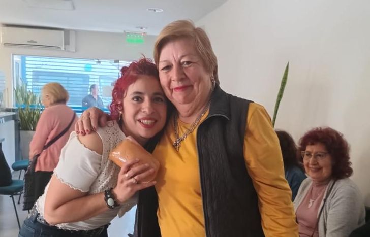 Valeria le da vida a la recepción del Hospital Gandulfo.