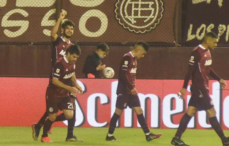 Lanús festeja de a montones y es el más goleador del torneo.