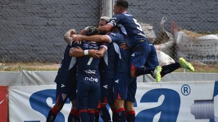 El Milrayitas anota sus goles, a puro toque. El Milrayitas anota sus goles, a puro toque.