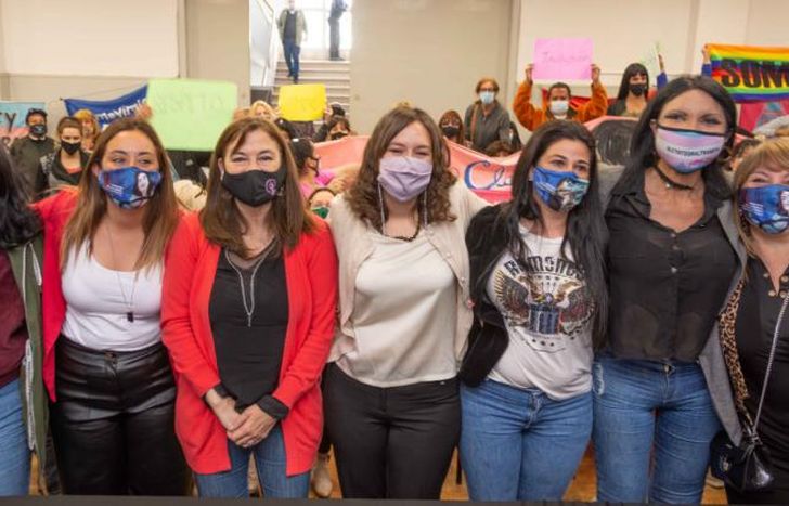 El convenio se firmó en el Salón Eva Perón del Municipio.