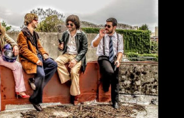 Desde hace tres años los protagonistas de esta historia evocan típicos personajes clásicos.