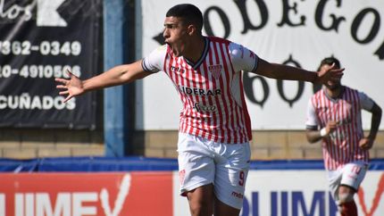 Trejo anotó un golazo clave para celebrar en Merlo. Trejo anotó un golazo clave para celebrar en Merlo.