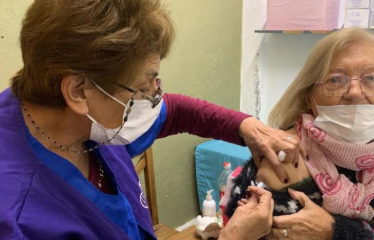 Es importante vacunarse ante la llegada del frío.