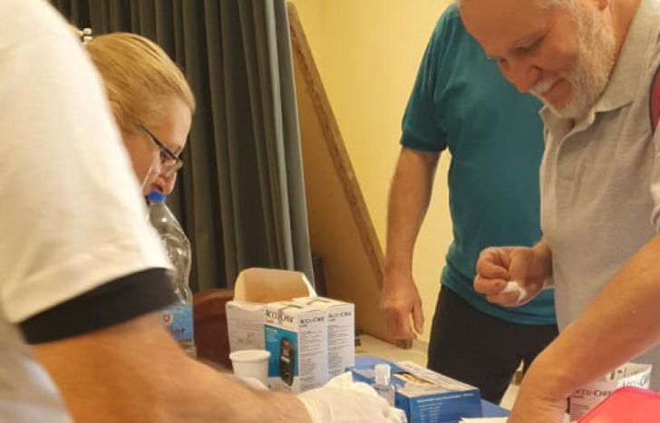 Los vecinos pudieron medirse la glucemia.
