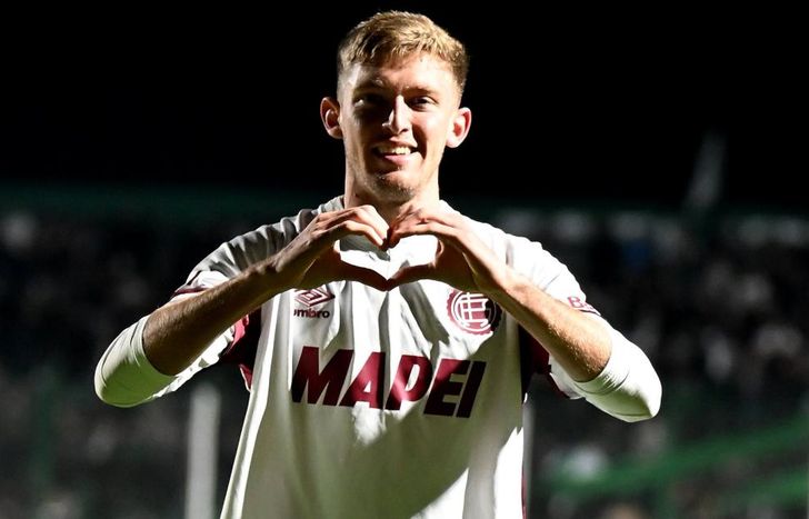 Rodrigo Castillo marcó los dos goles en el triunfo de Lanús.