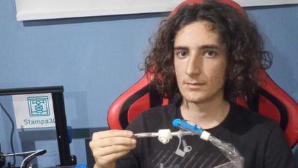 Tiene 17 años y colabora con pacientes que padecen Covid. Tiene 17 años y colabora con pacientes que padecen Covid.