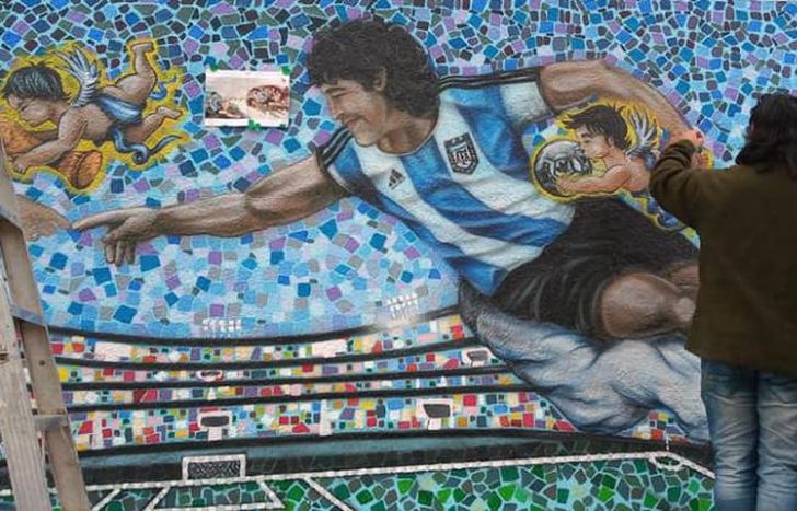 Carlos Cruz en pleno proceso de su obra.