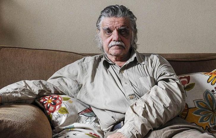 El intelectual tiene 77 años.