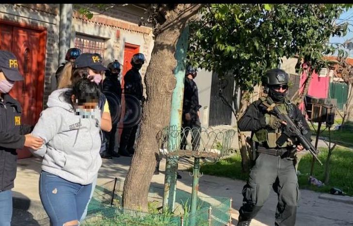 Una de los cinco detenidos.