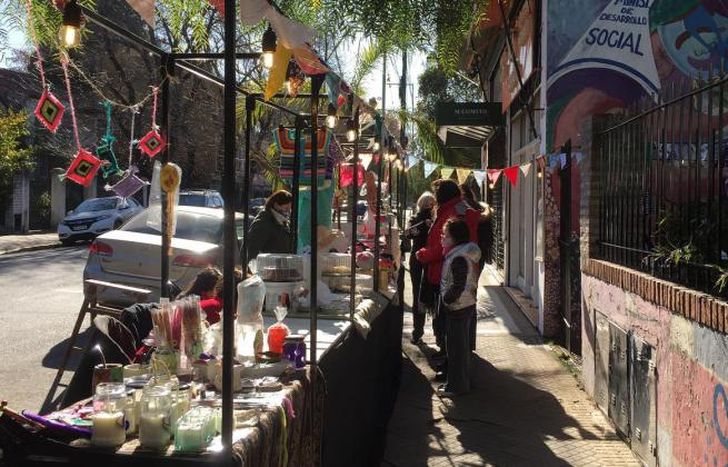 La feria va a tener stands con diferentes productos a precios accesibles.