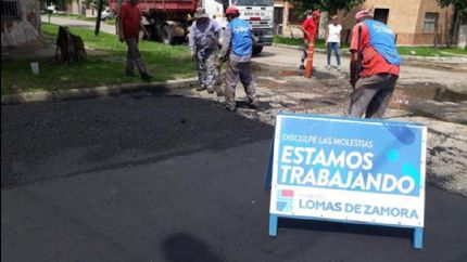 intensifican las obras de bacheo y asfalto en temperley este y oeste