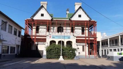 Diario La Unión | Ubicado frente a la estación de Temperley.