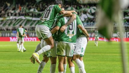 banfield pego fuerte en el final y sumo tres puntos vitales ante newells