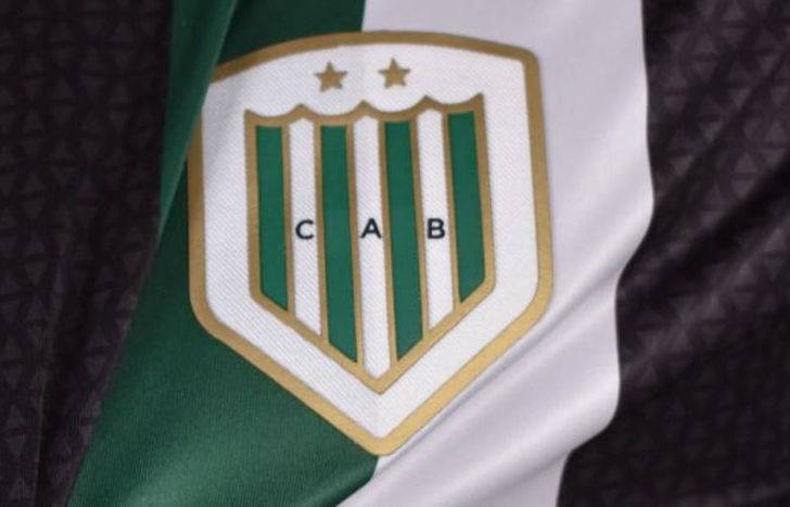 Banfield tiene nueva camiseta.