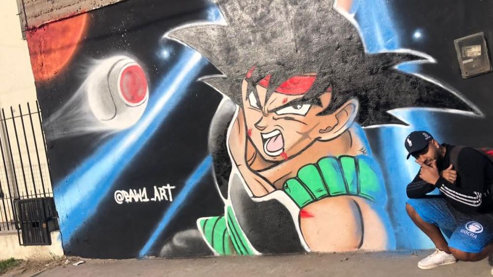 Bardock está listo. El mural es una parada obligada, donde los más chicos se sacan fotos.