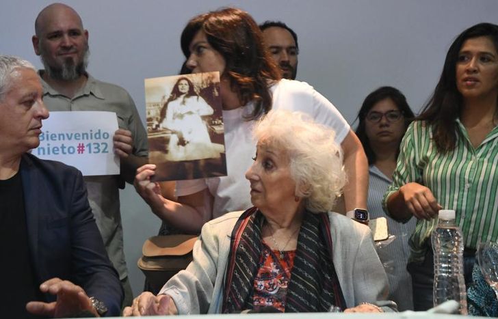 Abuelas de Plaza de Mayo restituyó al nieto recuperado 132.