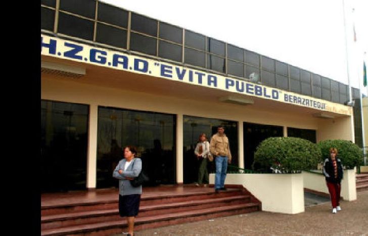 La víctima tiene 28 años y fue interceptada en el área de maternidad del centro de salud.