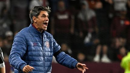 Mauricio Pellegrino enfurecido tras la eliminación de Lanús de la Copa Argentina.