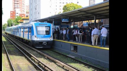 comenzo a regir el primer tramo de los aumentos en colectivos y trenes