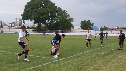 El Azul jugó dos bloques amistosos ante la UAI Urquiza.