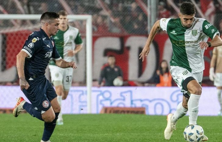 Juan Álvarez en un avance de Banfield.