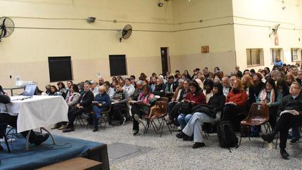 La presentación se hizo en el Instituto Sagrada Familia de Banfield.