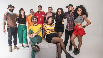 La banda arma la Fiesta Milonguera. La banda arma la Fiesta Milonguera.