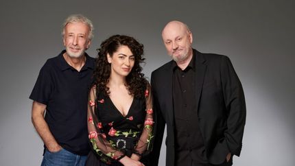 Juan José Campanella, con Eduardo Blanco y Victoria Almeida.&nbsp;
