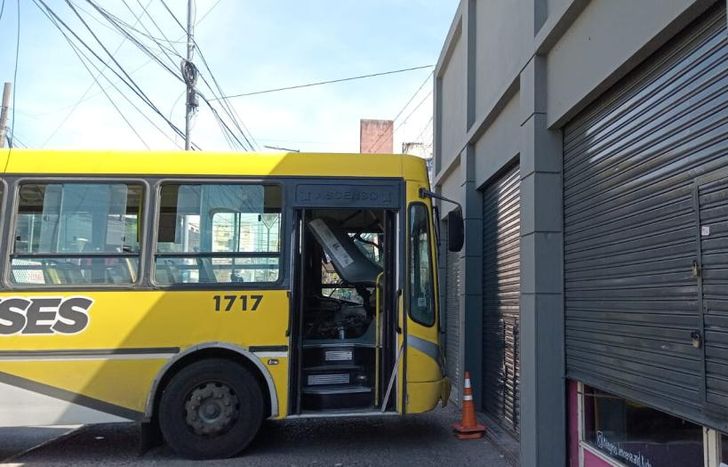 El colectivo se habría quedado sin frenos.