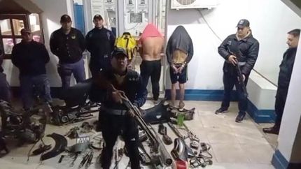Detuvieron a cuatro personas e incautaron partes de motos robadas.