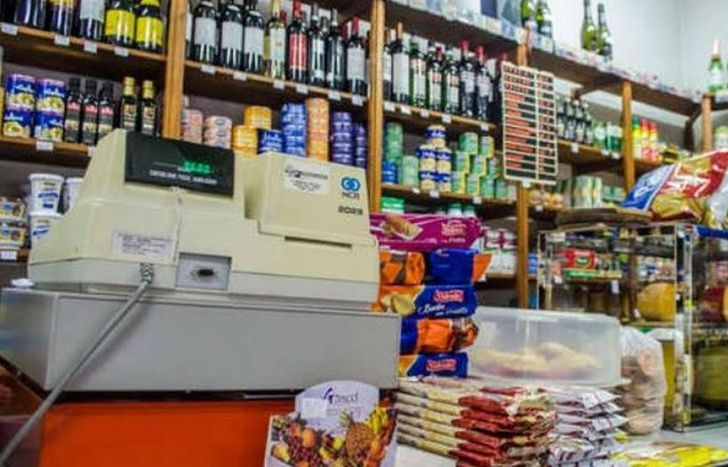 Los comercios chicos de barrio sienten la recesión.