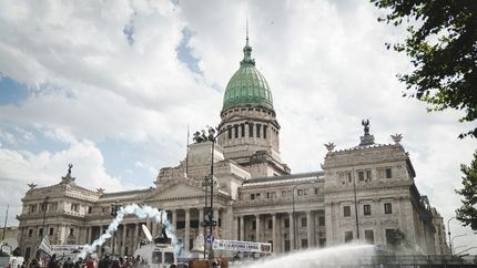 Protesta contra la reforma laboral en el Congreso de la Nación.