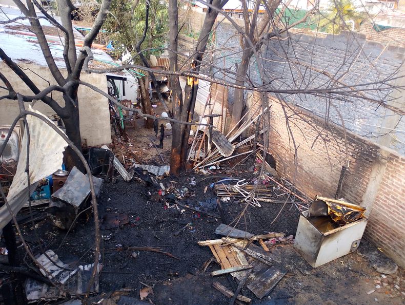 El incendio arrasó con la vivienda.