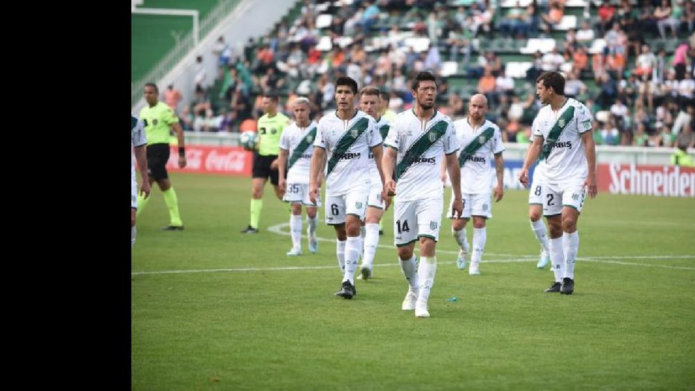 En el estreno de Falcioni, Banfield sufrió una dura derrota