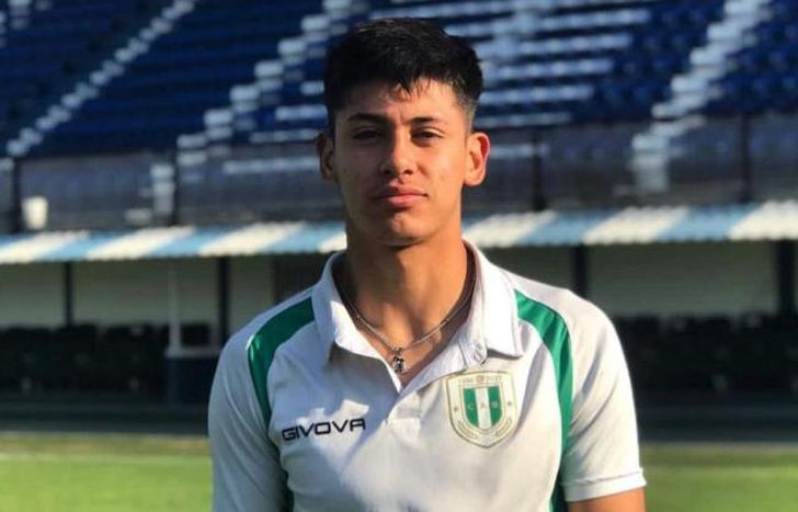El futbolista fue operado e iniciará su recuperación.