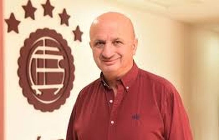 Nicolás Russo sacó pecho ante la consagración de Lanús.