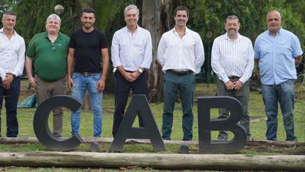 Dátolo, junto al presidente Spinosa y miembros de la CD. Dátolo, junto al presidente Spinosa y miembros de la CD.