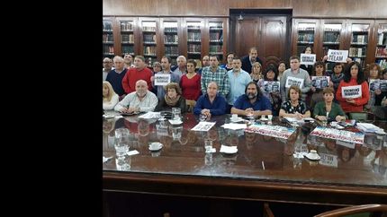Pidieron un aumento del 24,3% en agosto, 31% en septiembre y una cláusula frente a la inflación.