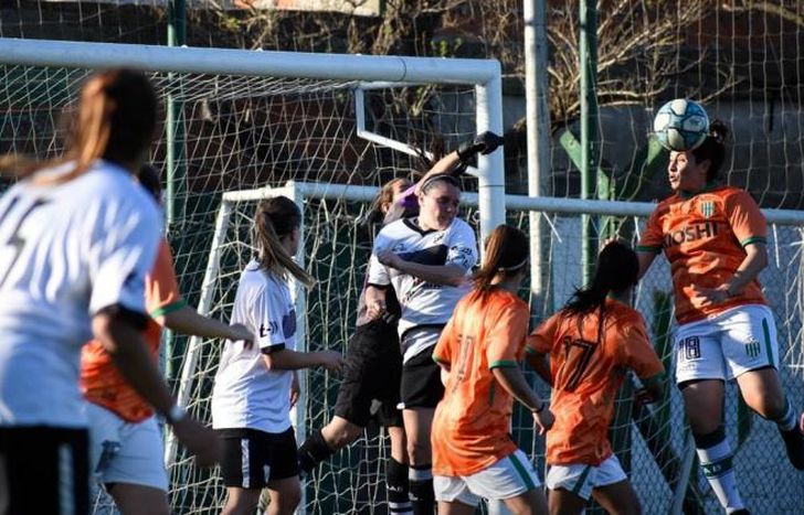 Banfield va tras el objetivo del ascenso.