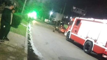 Los Bomberos de Lomas controlaron el incendio en Banfield. Los Bomberos de Lomas controlaron el incendio en Banfield.