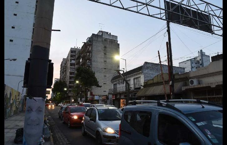 nuevas luminarias en la calle gorriti, desde loria a las vías.